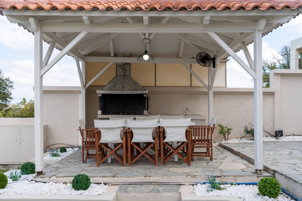 Villa Dimitra With Swimming Pool