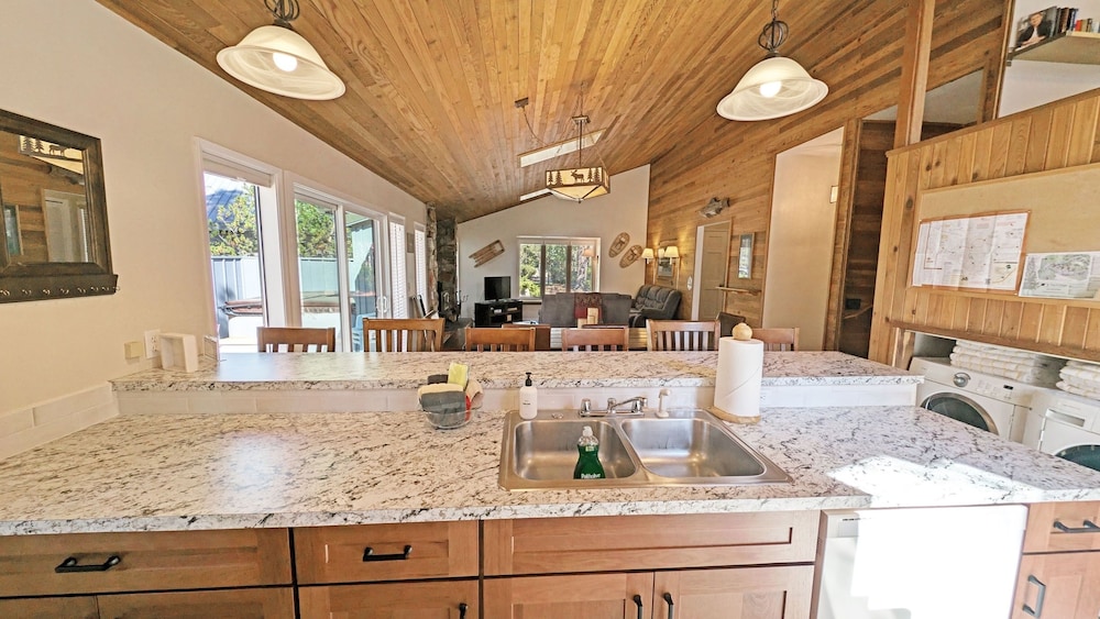 Whistling Swan 8 4 Bedroom Home