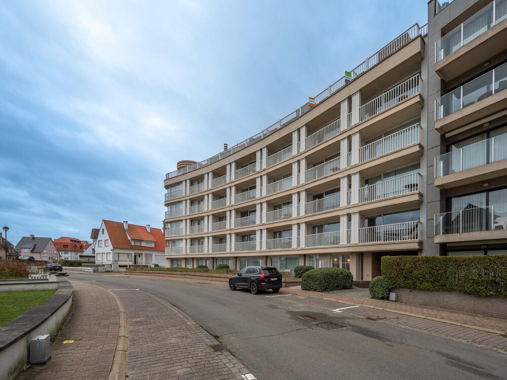 Apartment Near Albert Beach With Terrace
