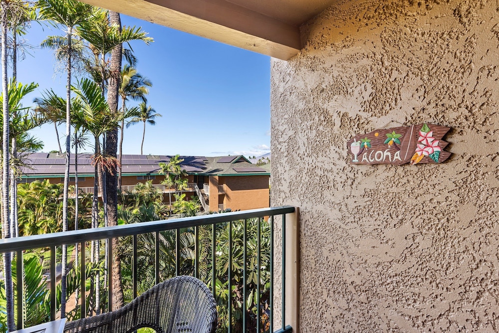 Kalama Terrace P-307 - 3rd-floor Walkup, 7 min Walk to Charley Young Beach, AC!