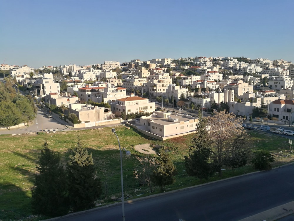Cozy Dair Ghbar Apartments