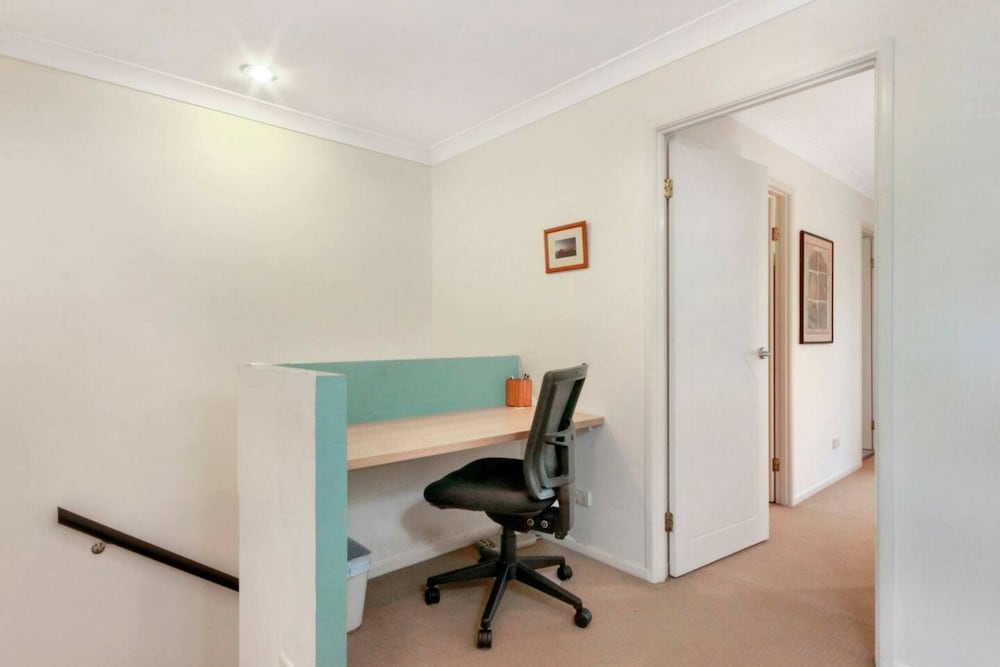 Spacious Inner South Townhouse Apartment Near to the CBD view 5