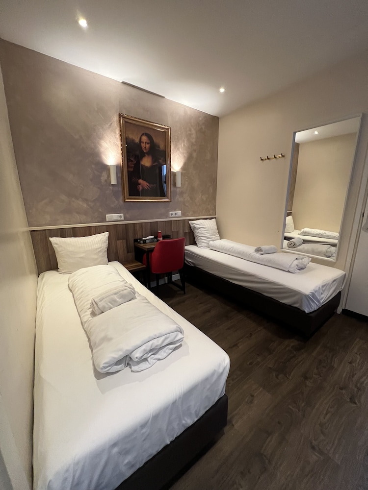 Orange Tulip Hotel Amsterdam - Hostel