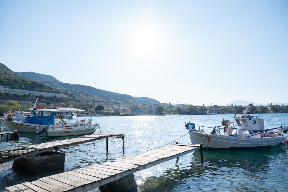 Lefkon Villa With Pool by the Sea - N Peloponnese