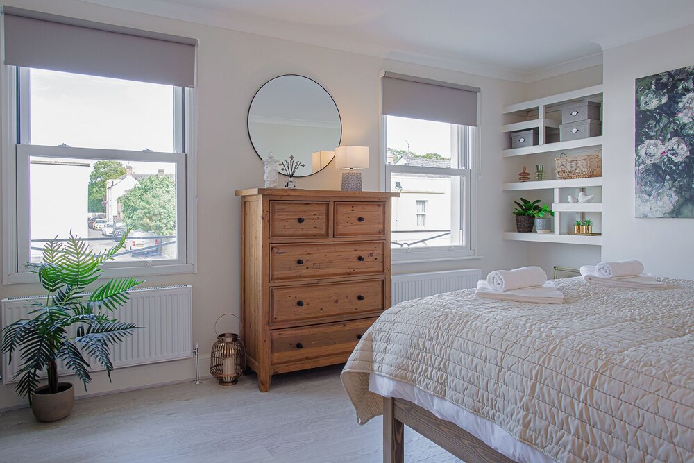 Stunning Townhouse with Large Garden view 5
