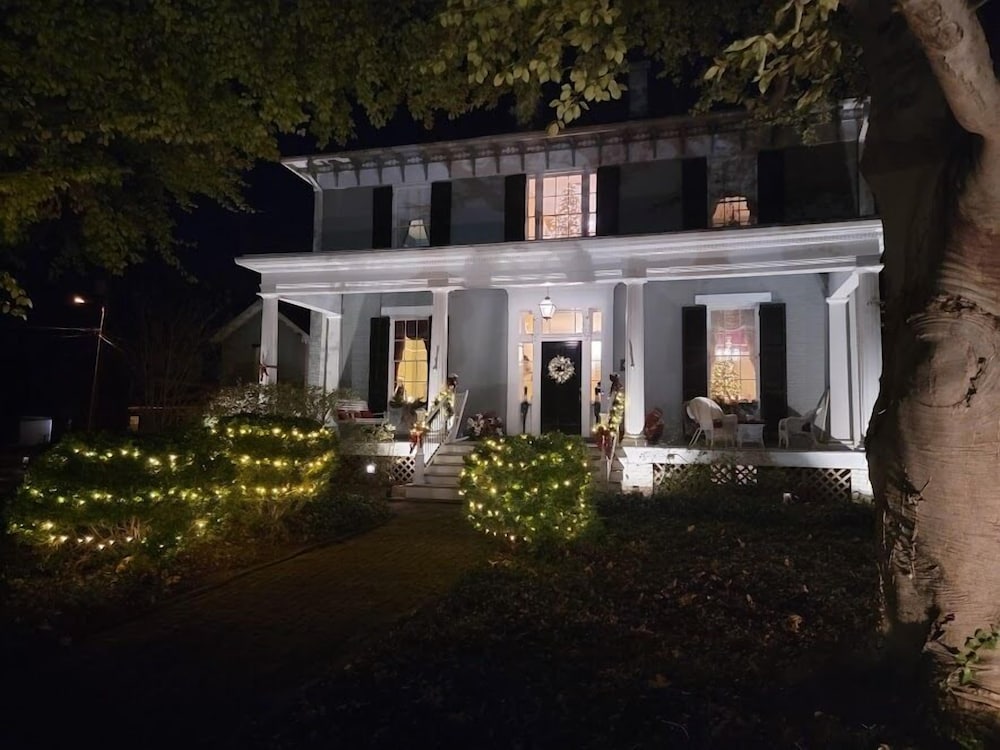 Hotel The Historic Carriage Inn B&B