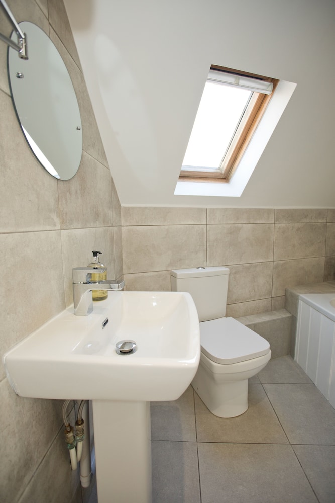 2br-central-15minwalktobeach-freeparking-wifi