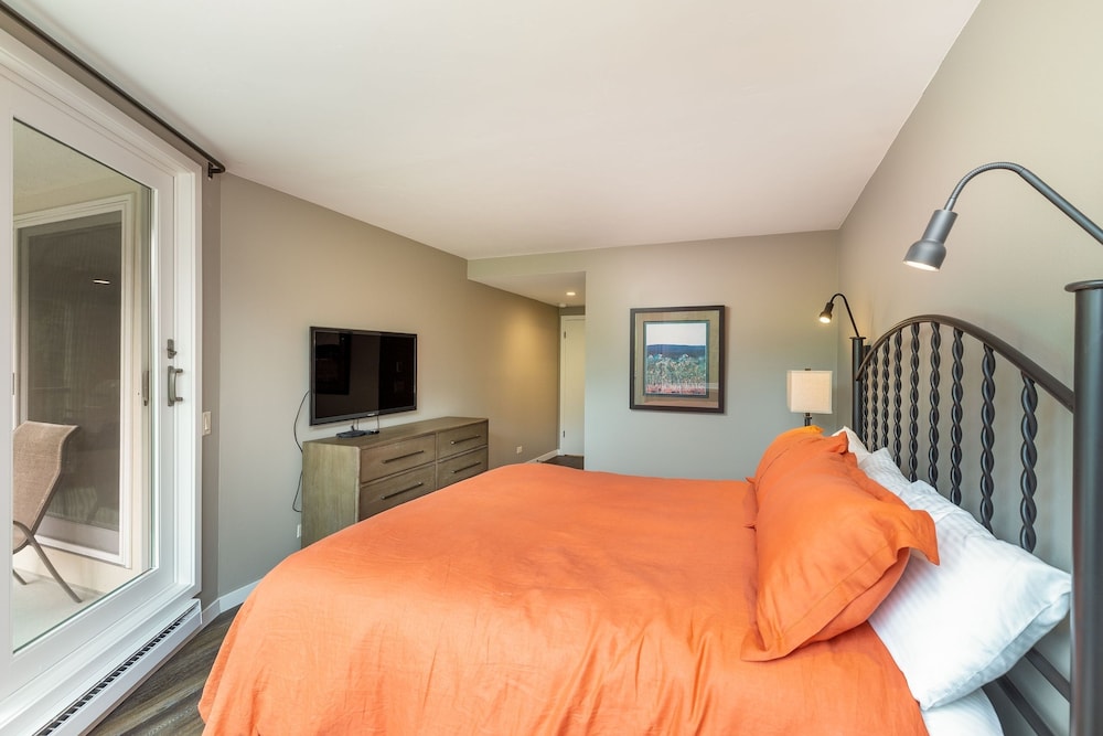2112 The Pines by RedAwning view 4