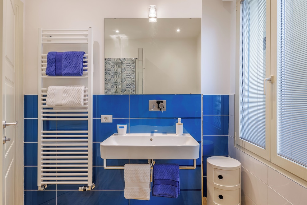 Lucy Florence Charming Modern Apartment