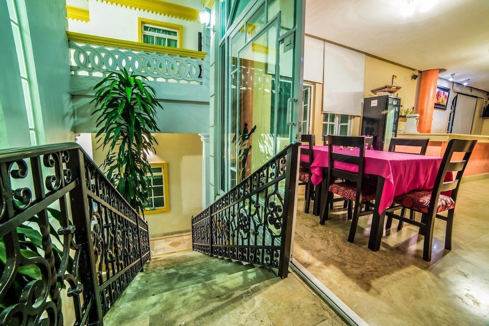 Hotel Casa Blanca - Property Image 6