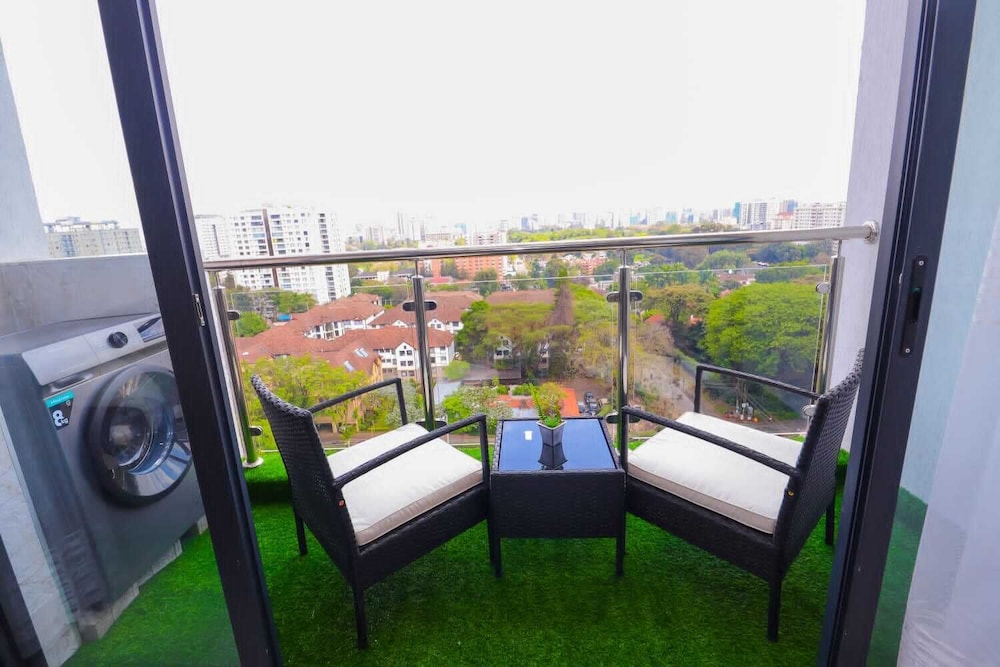 Lux Suites City Oasis Apartments