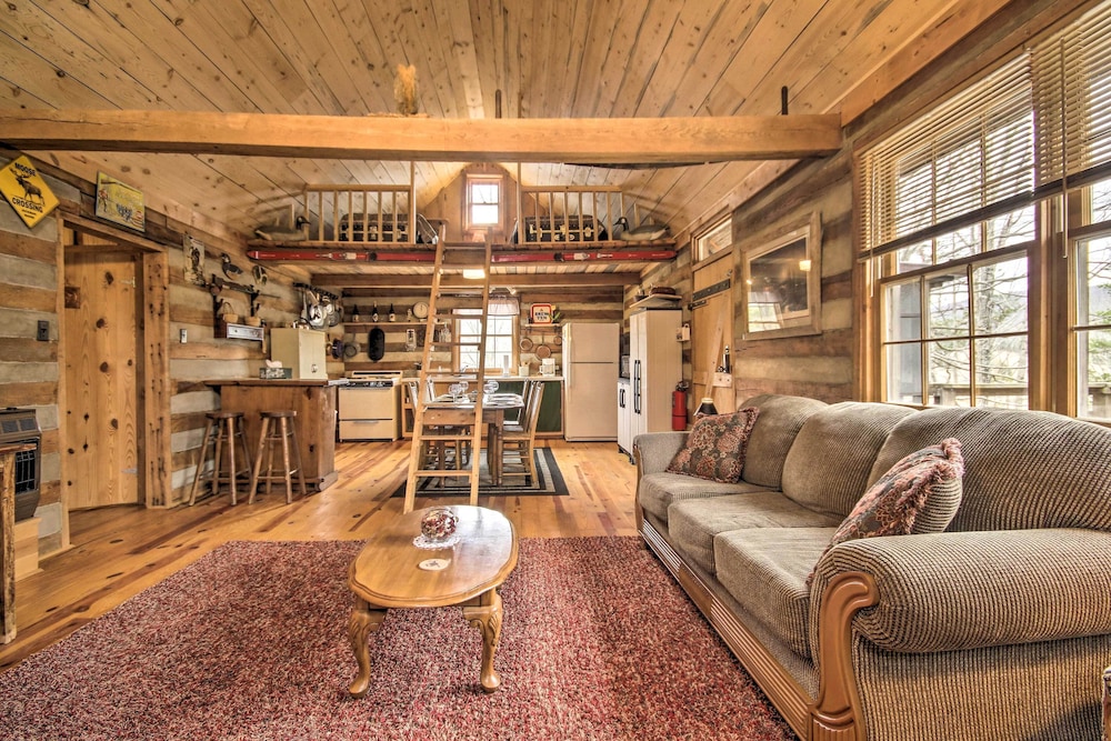 Scenic Cabin w/ Deck & Fire Pit - Near Hiking! view 4