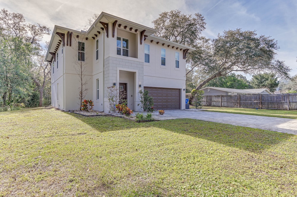 3 Mi to Usf: Dog-friendly Home w/ Large Yard