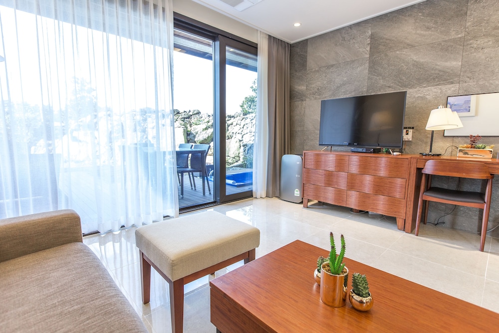 Leeum Island Spa & Pool Villa