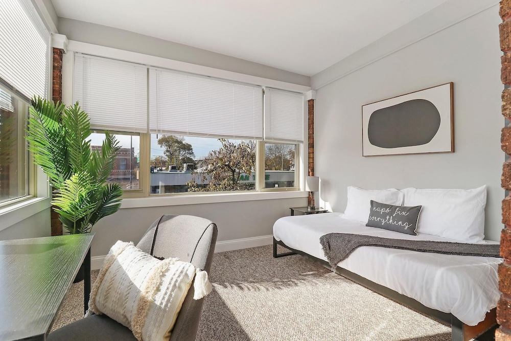 3BR Furnished Stay - Belle Plaine 2W