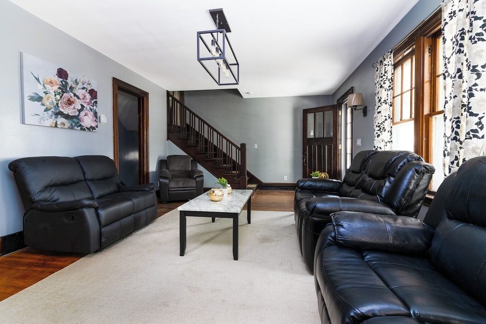 5Br, 1.5 Ba Close To Niagara Falls State Park
