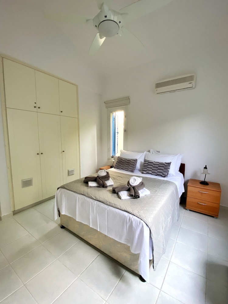 102 PAP - Stay Helios House