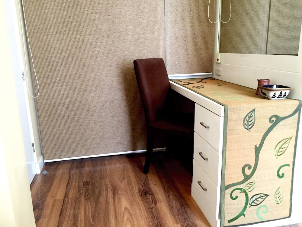 Elegant 2BR Apartment in Upscale Fort BGC Fast Wifi