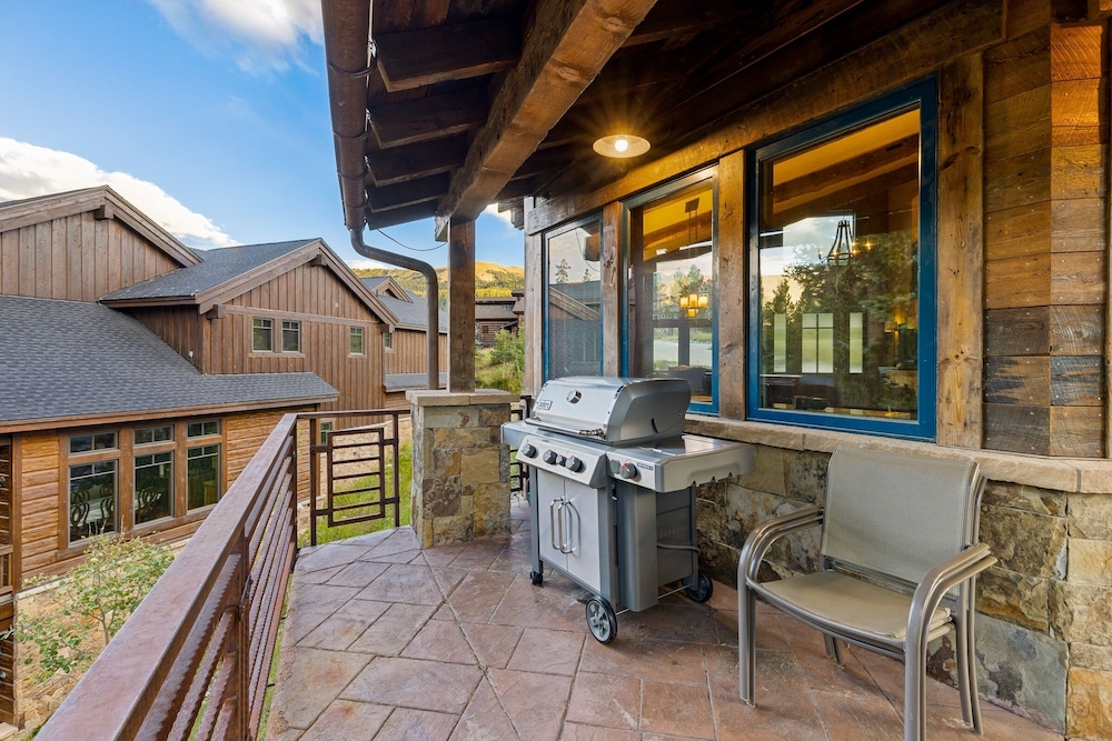 The Timber Lodge 957 7 Bedroom Home by RedAwning view 3