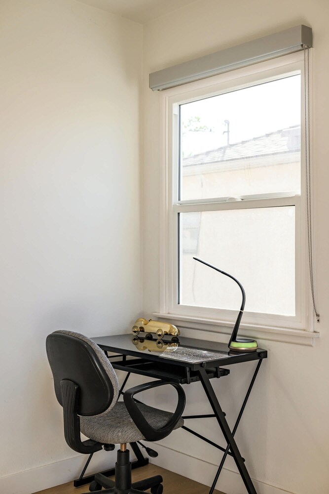 Cozy & Stylish Home Spacious, Fully Equipped Stay