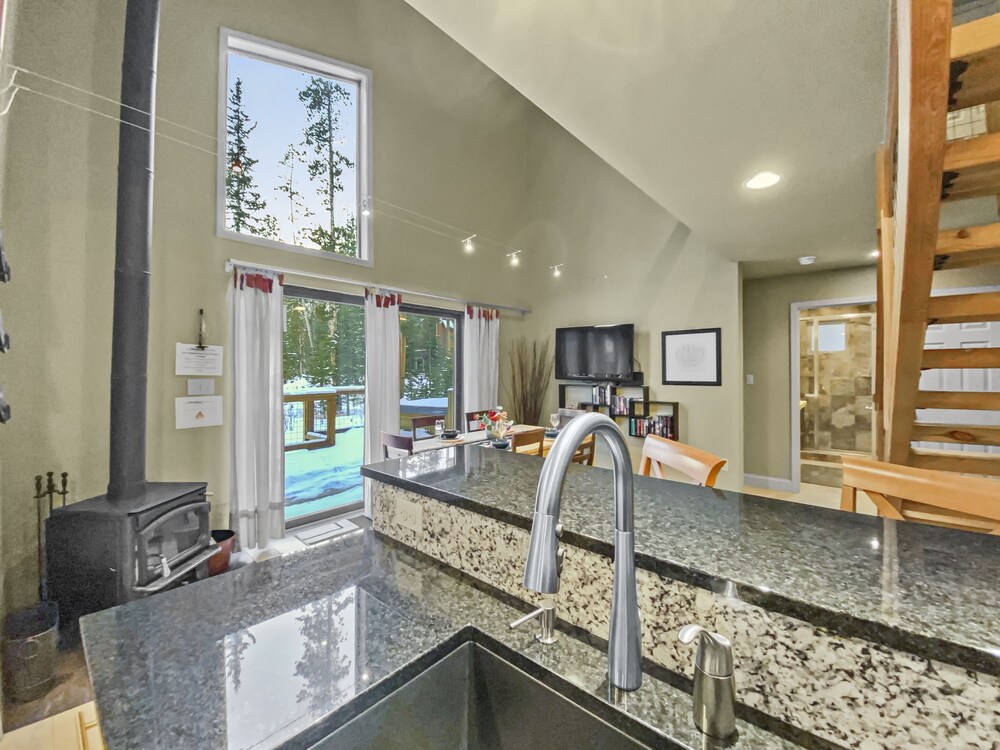 Peak Seven  2 Bedroom Home by RedAwning