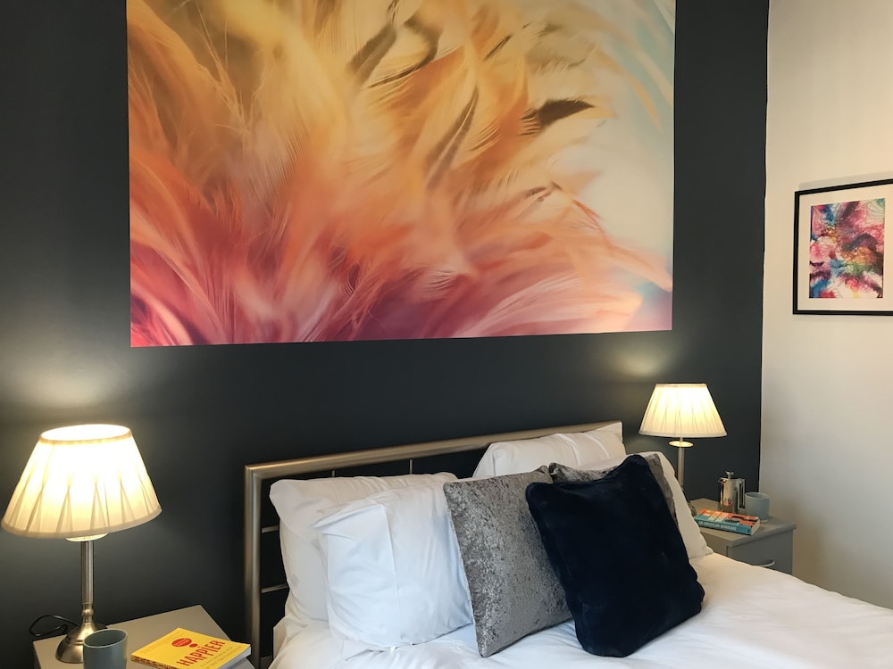 Stylish 3-bed Preston Home for Relaxing Comfy Stay view 4