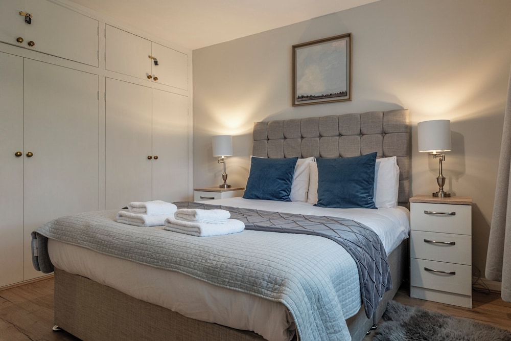 Bright&Spacious 3BD in Centre of Bourton view 3