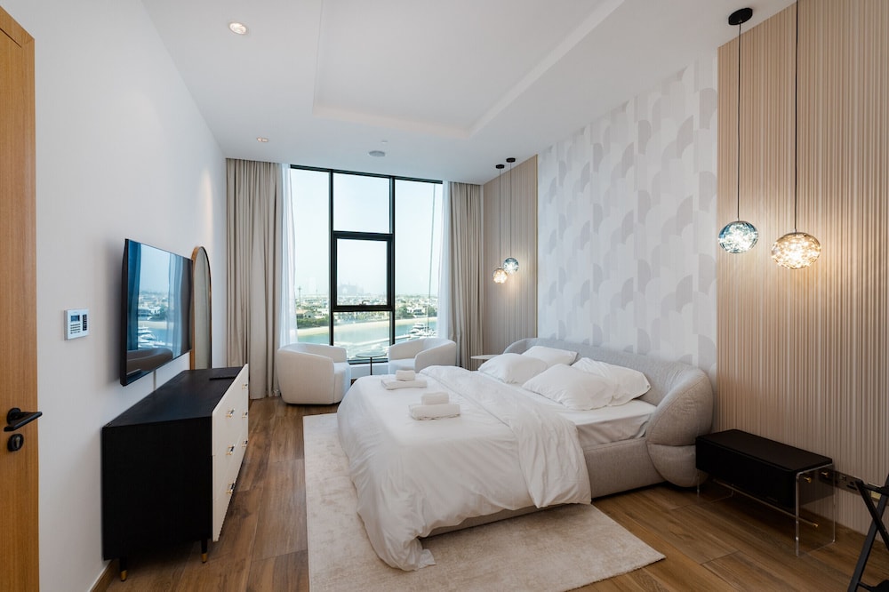 Refined 3BR Apt w Beach Access at The Palm
