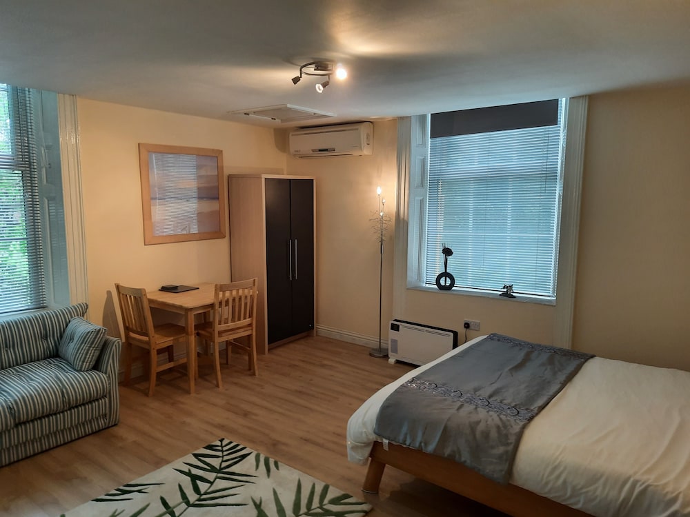 Self Contained Studio Flat in Winterton Hall view 2