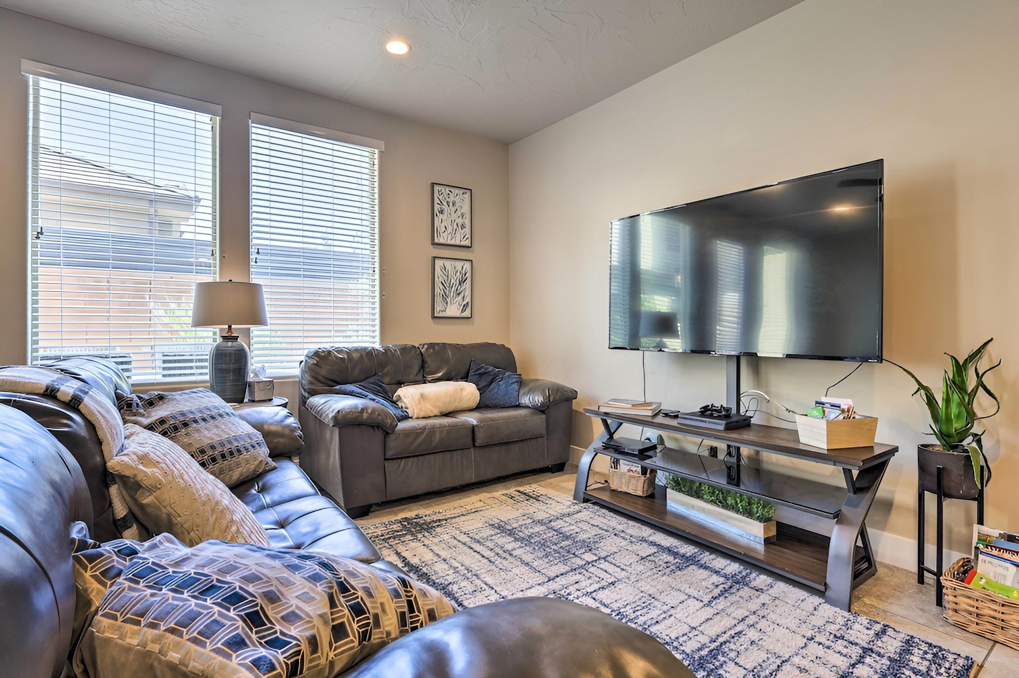 Bright Washington Condo: Near Parks & Trails! view 2
