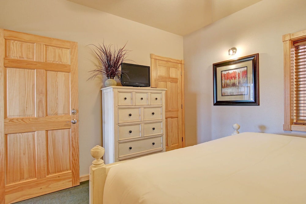 Sheep Mountain 20b 2 Bedroom Condo by RedAwning - Property Image 17