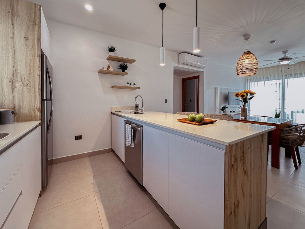 Fantastic Beach Penthouse With Rooftop BBQ