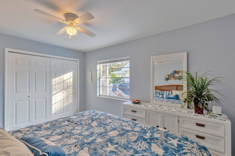Royal Blue Downtown-gulfport-heated Pool