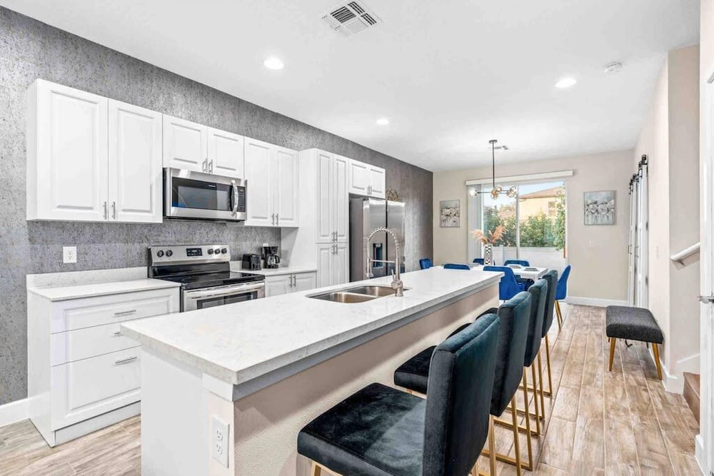 Super Posh- Sleeps 16 W Designs Near Disney