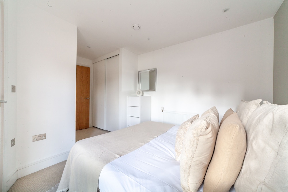 3 Bed Flat by Limehouse Basin