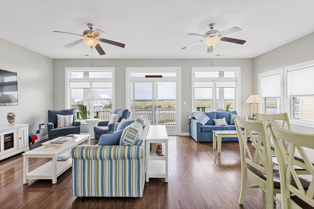 Palm Beach North by Topsail Realty