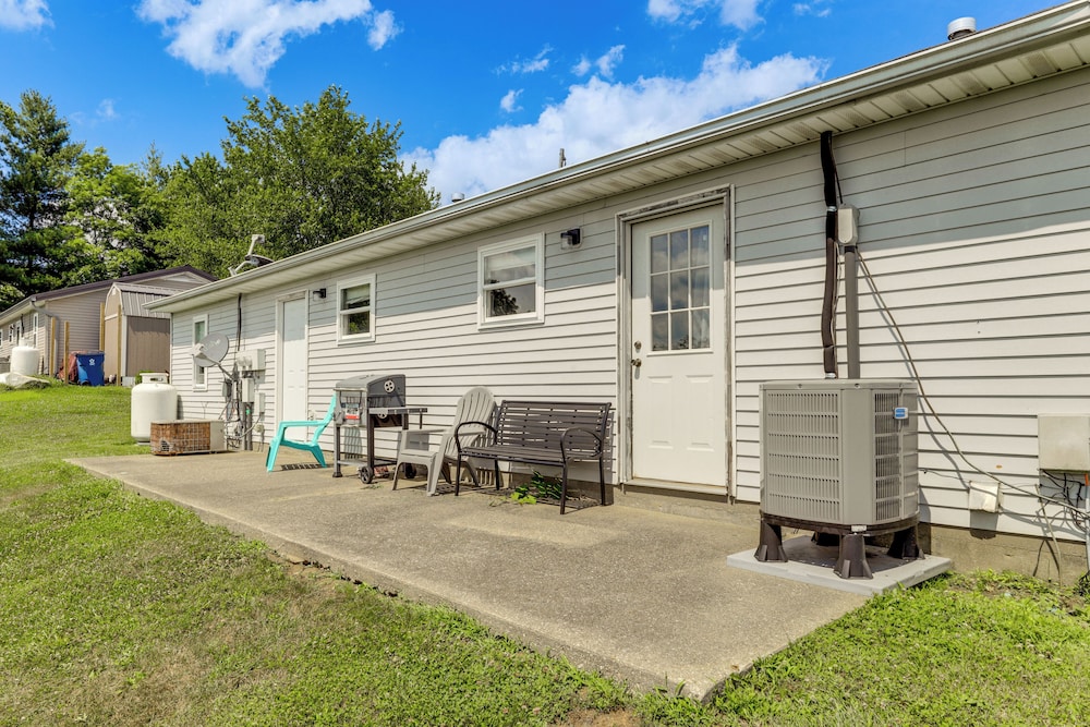 Quiet Dry Ridge Home w/ Yard - Near Ark Encounter! view 3