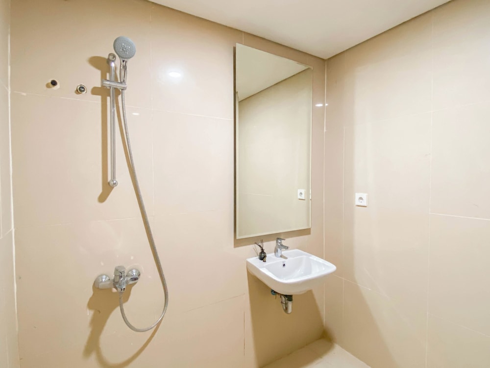 Minimalist and Cozy Living 2BR Pollux Chadstone Apartment