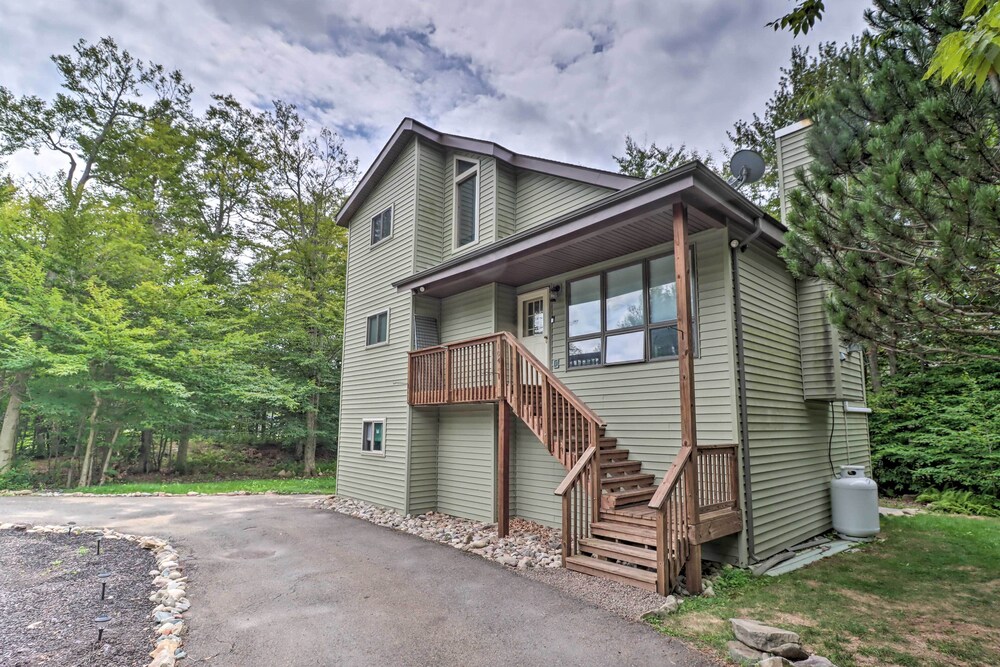 Tobyhanna Home w/ Game Room & Fire Pit