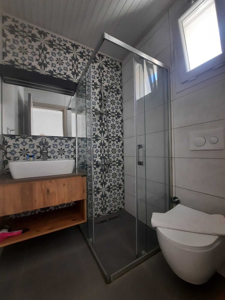 Adil Otel