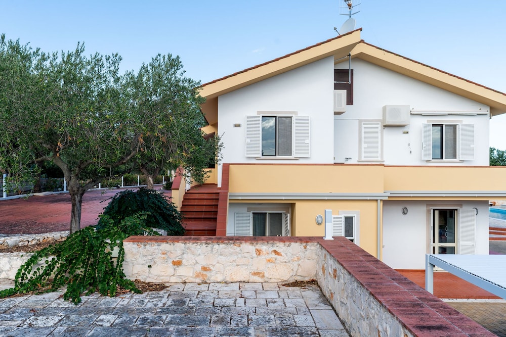 Villa Polignano con Piscina by Wonderful Italy