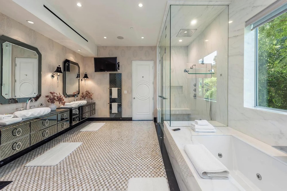 Alta Royale - Exquisite Designer Retreat Near Soho House & Rodeo Drive