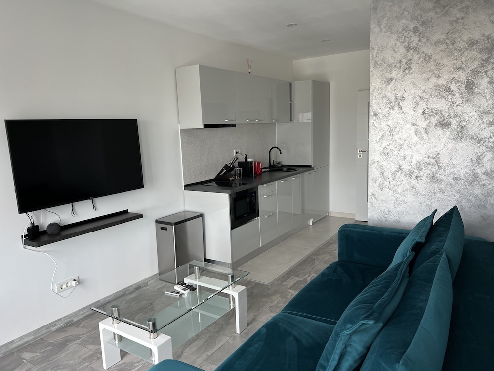Marvelous 4 Room Penthouse W14-W15 view 5