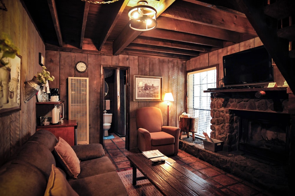 Bear Creek Motel And Cabins