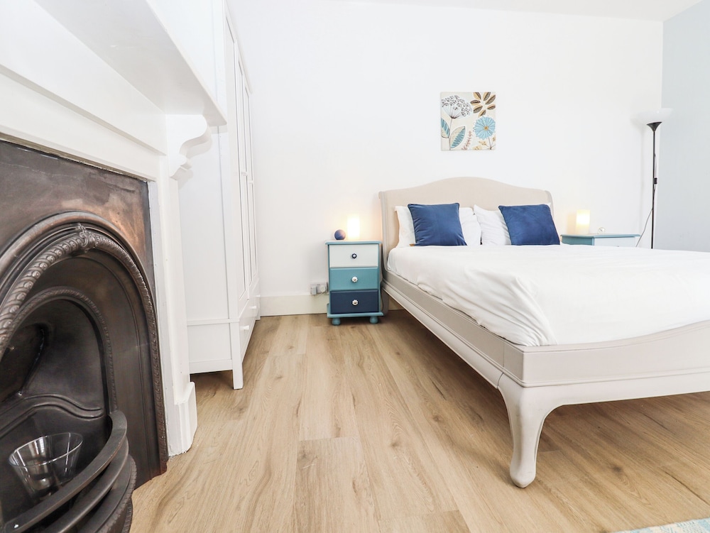 Goldhurst Apartment