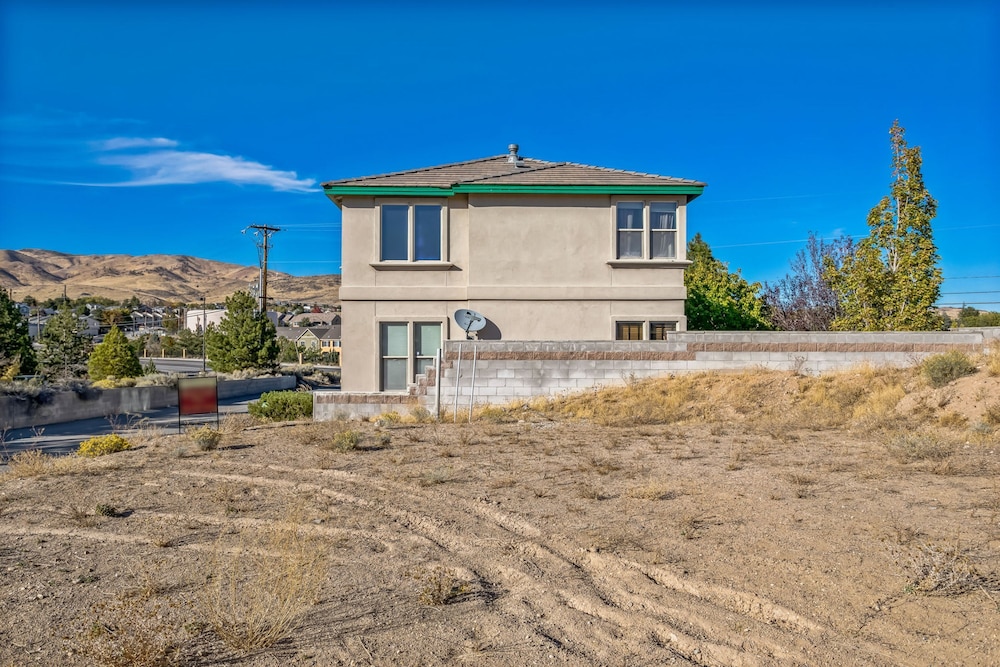 Beautiful Sunsets at 3BR Villa in Reno
