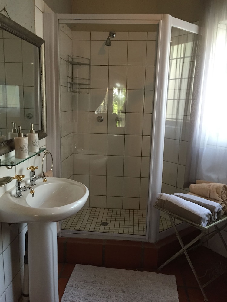 Waterhouse Guest Lodges 295 Indus Street