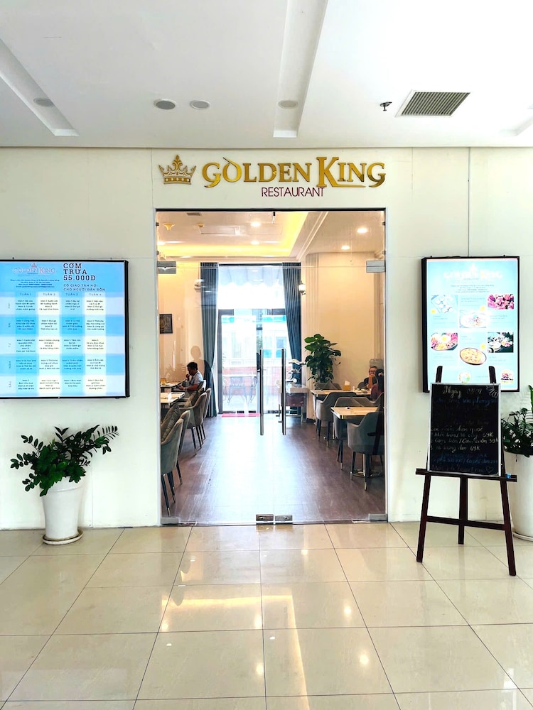 Diamond Suite Golden King