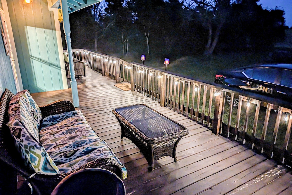 2BR Countryside Charmer w/ Fire Pit & W & D