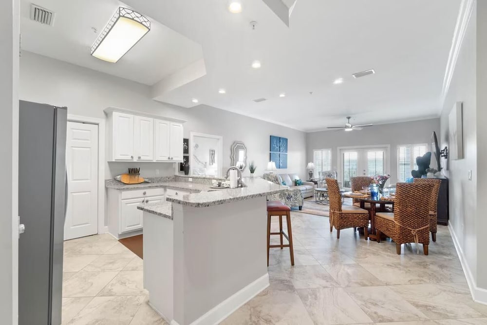 Pavilion Palms 203c